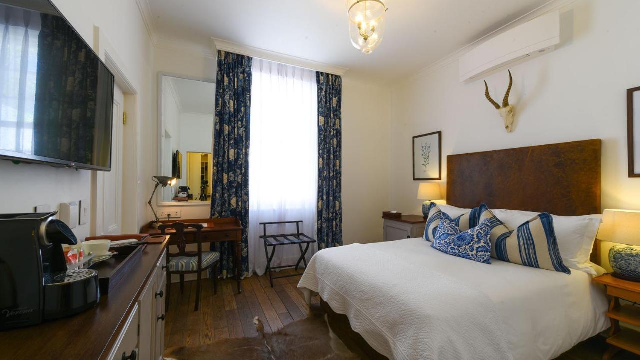 Drostdy Hotel Graaff Reinet Exterior photo A room at the hotel