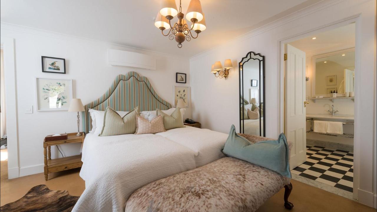 Drostdy Hotel Graaff Reinet Exterior photo A bedroom at the hotel