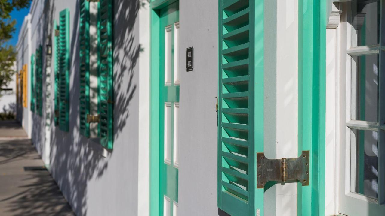 Drostdy Hotel Graaff Reinet Exterior photo A close up of a green and white staircase