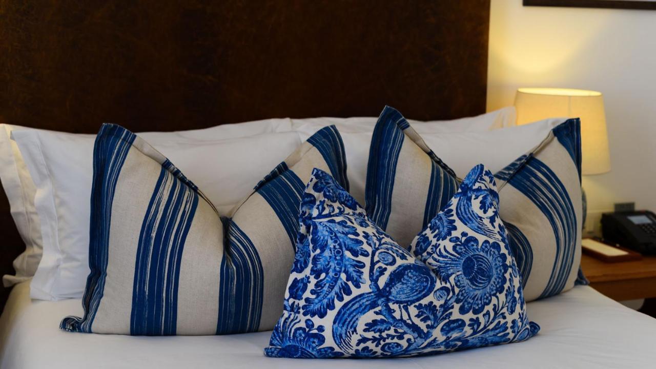 Drostdy Hotel Graaff Reinet Exterior photo Cushions